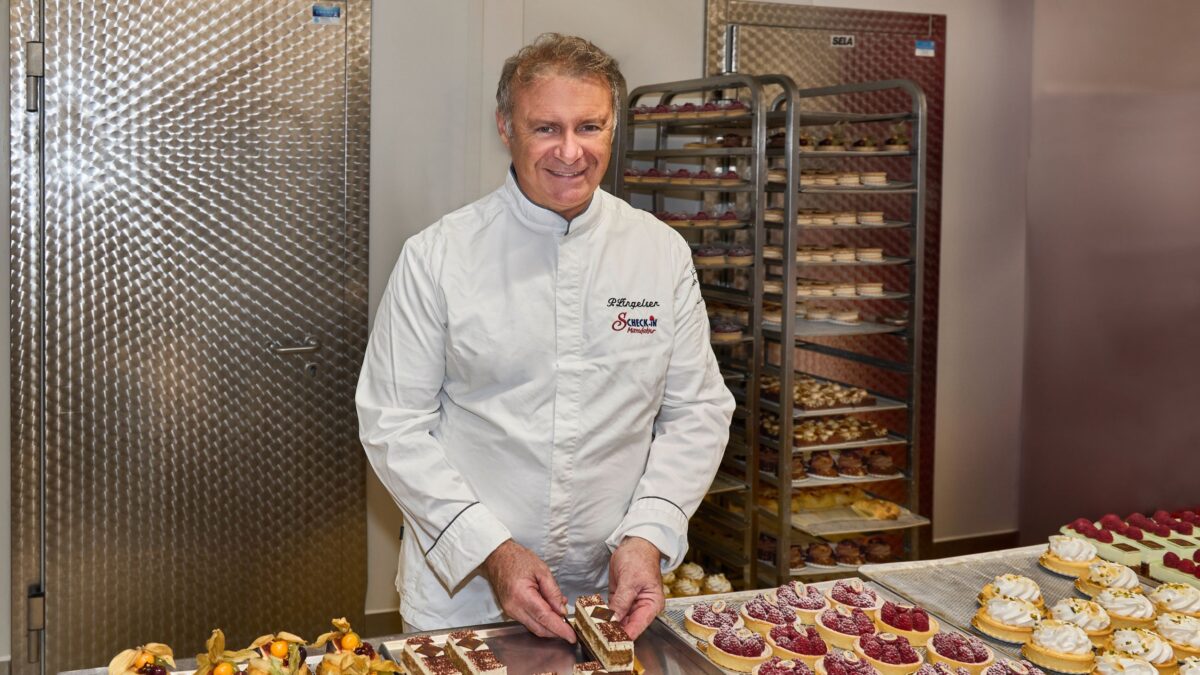 Feinschliff bei Törtchen in Manufaktur